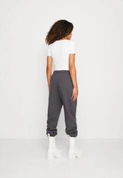 Even&Odd 3 Pack - T-Shirt Basic - White/Black/Olive -Stijl Verkoop 44188ebc6386424292ef7919e3e04579